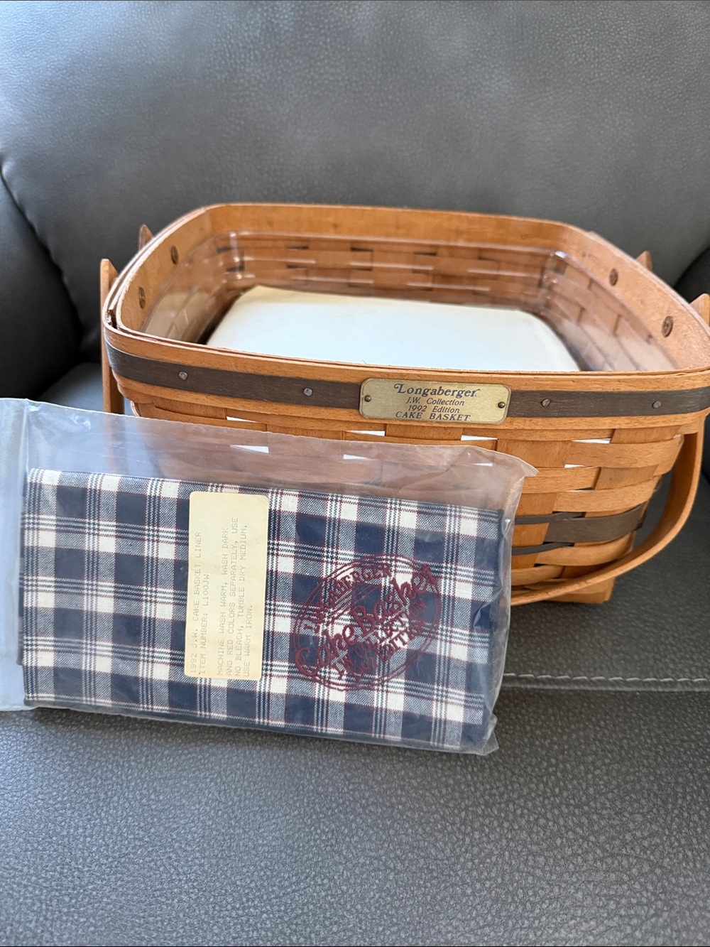 Longaberger JW Collection 1992 Cake Basket with Protector, Liner, and Riser
